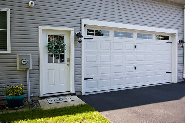 24/7 Emergency Garage Door Installation experts in Inglis, FL